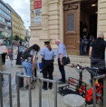 Policisté u škol připomínali Pomněnkový den 